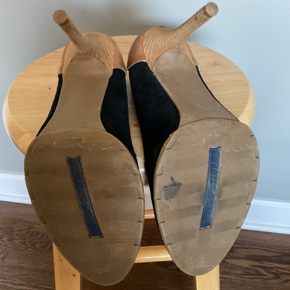 Kenneth Cole Reaction Black and Tan Shoes - Picture 5 of 6